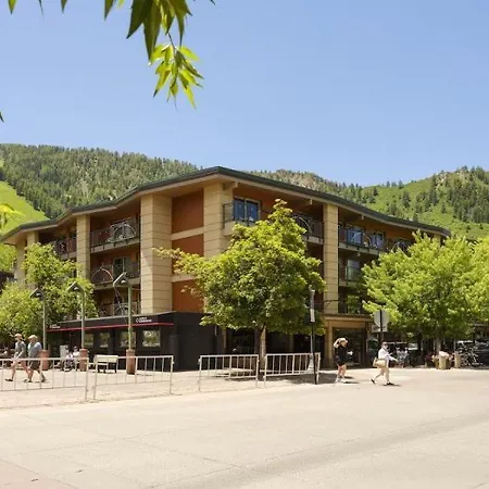 3 Bedroom Premier Vacation Rental In Heart Of Downtown Aspen - Walk To Gondola!